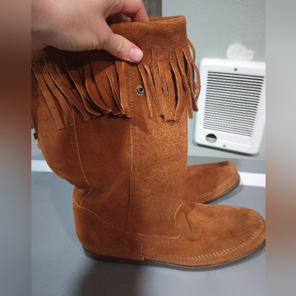 Minnetonka 1622 Suede Fringe Moccasin Boots - Chestnut Brown